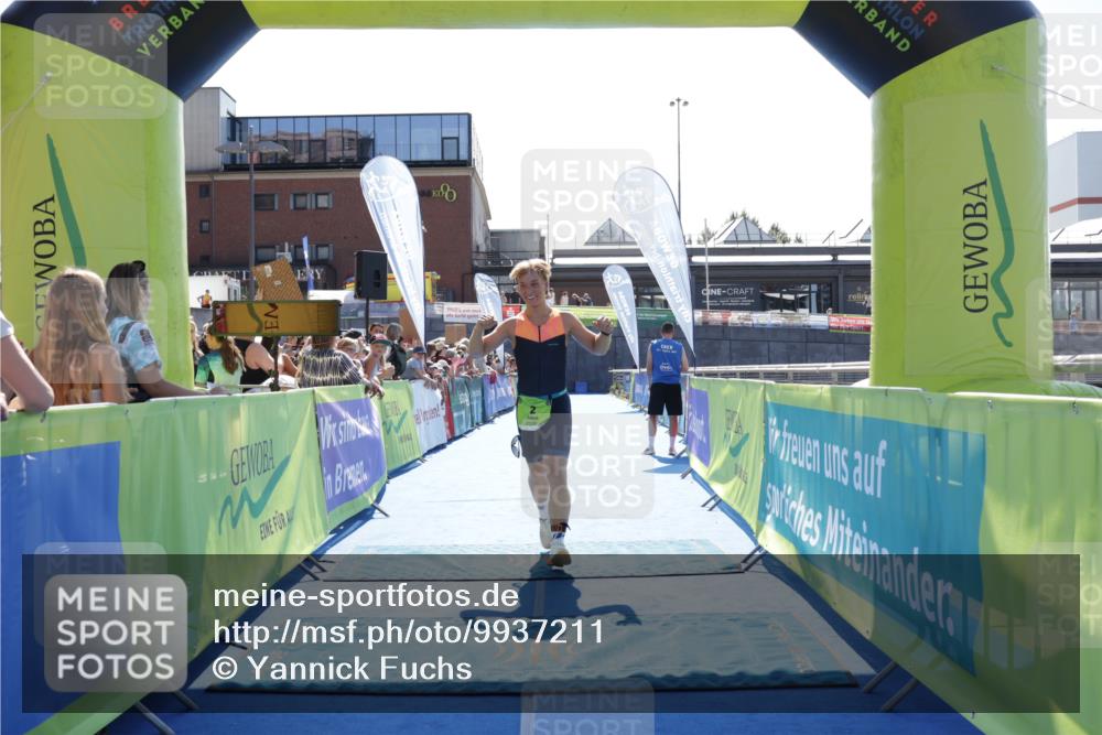 09.08.2026 - GEWOBA Citytriathlon Bremen Yannick Fuchs http://msf.ph/oto/9937211 09.08.2026 15:14:28 Ziel 2 meine-sportfotos.de