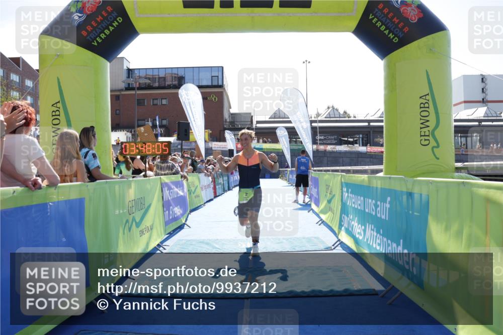 09.08.2026 - GEWOBA Citytriathlon Bremen Yannick Fuchs http://msf.ph/oto/9937212 09.08.2026 15:14:28 Ziel 2 meine-sportfotos.de
