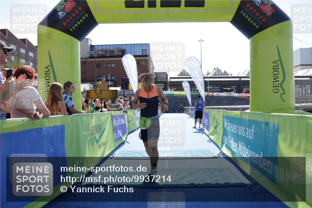 09.08.2026 - GEWOBA Citytriathlon Bremen Yannick Fuchs http://msf.ph/oto/9937214 09.08.2026 15:14:29 Ziel 2 meine-sportfotos.de