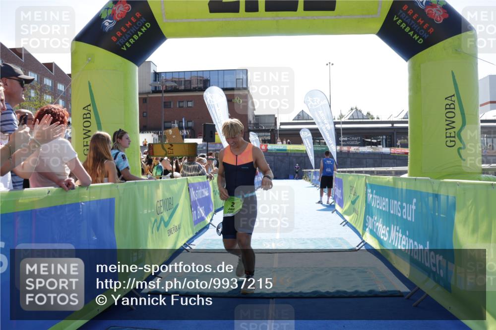 09.08.2026 - GEWOBA Citytriathlon Bremen Yannick Fuchs http://msf.ph/oto/9937215 09.08.2026 15:14:29 Ziel 2 meine-sportfotos.de
