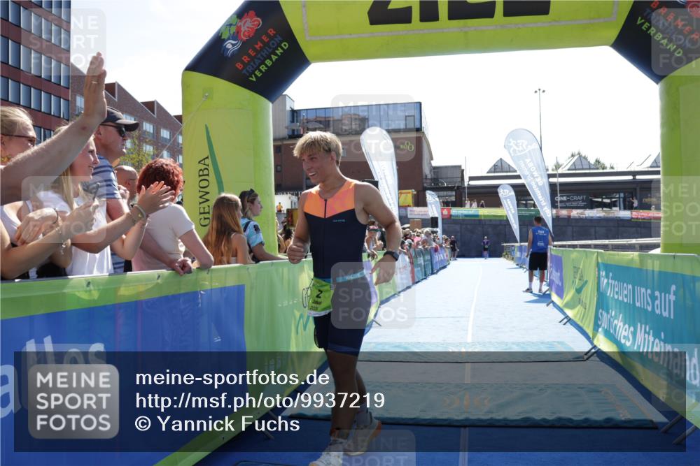 09.08.2026 - GEWOBA Citytriathlon Bremen Yannick Fuchs http://msf.ph/oto/9937219 09.08.2026 15:14:29 Ziel 2 meine-sportfotos.de