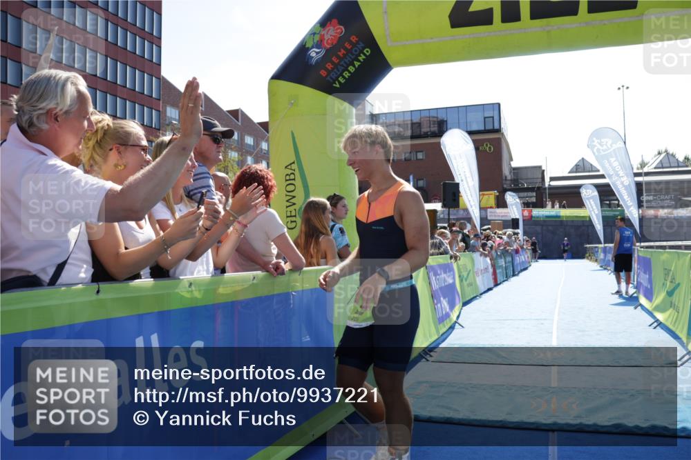 09.08.2026 - GEWOBA Citytriathlon Bremen Yannick Fuchs http://msf.ph/oto/9937221 09.08.2026 15:14:30 Ziel 2 meine-sportfotos.de
