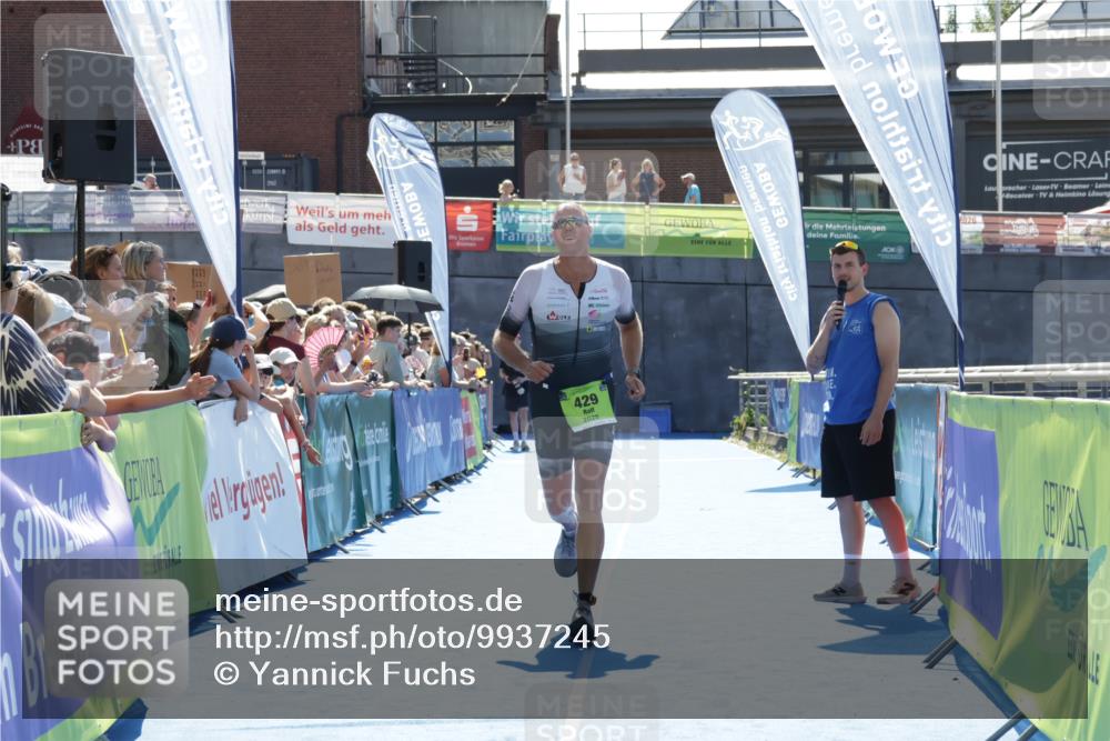 09.08.2026 - GEWOBA Citytriathlon Bremen Yannick Fuchs http://msf.ph/oto/9937245 09.08.2026 15:14:53 Ziel 346, 429 meine-sportfotos.de