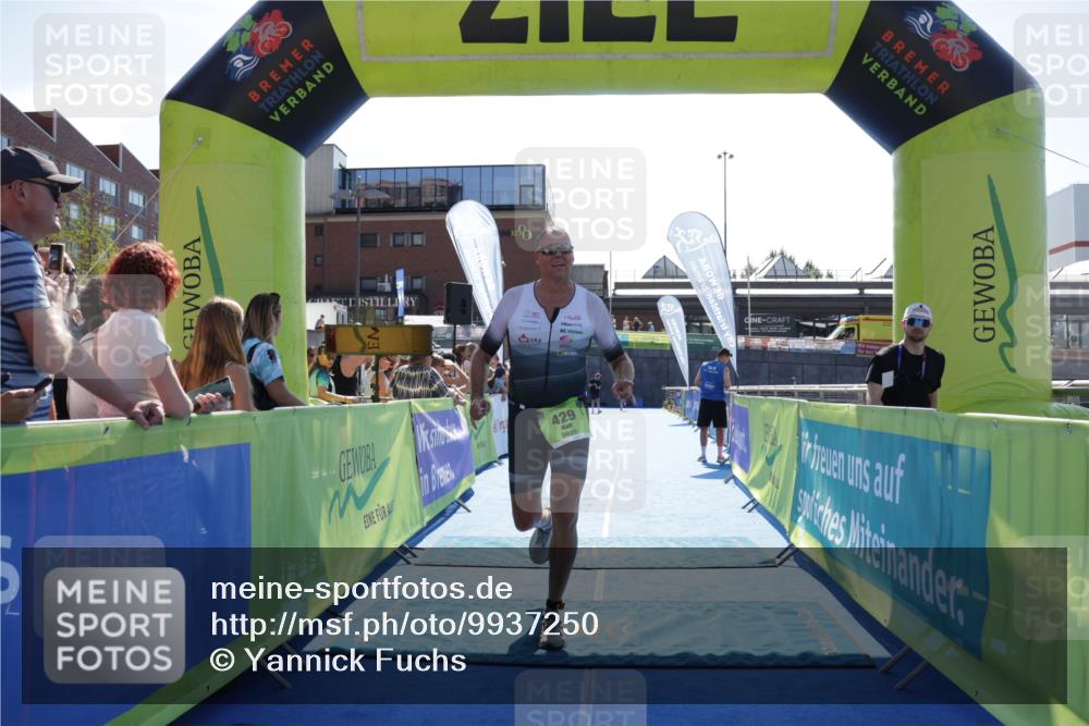 09.08.2026 - GEWOBA Citytriathlon Bremen Yannick Fuchs http://msf.ph/oto/9937250 09.08.2026 15:14:56 Ziel 429 meine-sportfotos.de