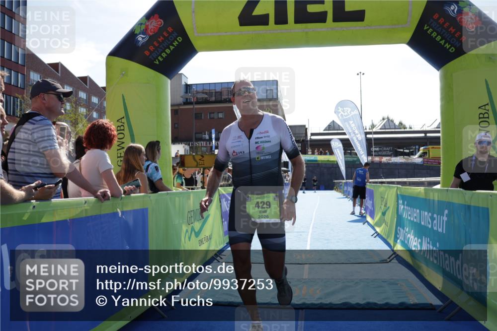 09.08.2026 - GEWOBA Citytriathlon Bremen Yannick Fuchs http://msf.ph/oto/9937253 09.08.2026 15:14:56 Ziel 429 meine-sportfotos.de