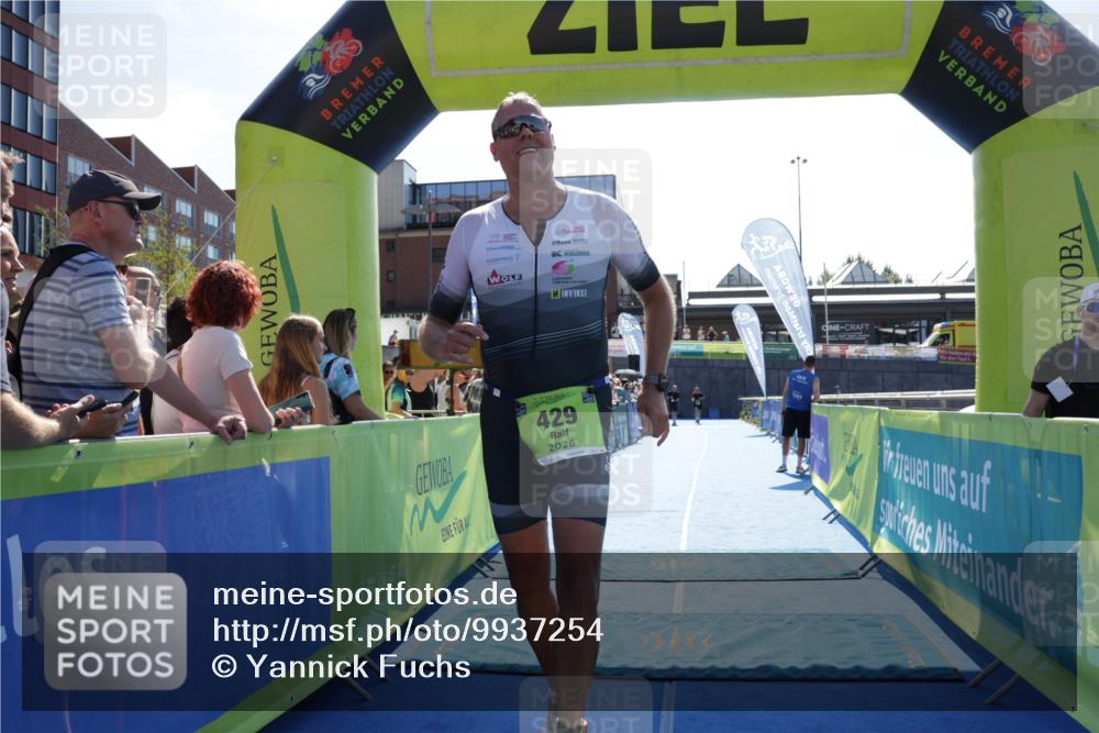 09.08.2026 - GEWOBA Citytriathlon Bremen Yannick Fuchs http://msf.ph/oto/9937254 09.08.2026 15:14:57 Ziel 429 meine-sportfotos.de