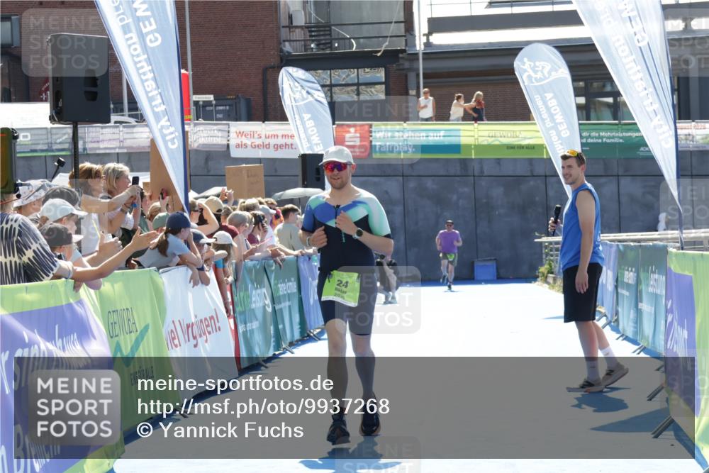 09.08.2026 - GEWOBA Citytriathlon Bremen Yannick Fuchs http://msf.ph/oto/9937268 09.08.2026 15:15:10 Ziel 24, 263 meine-sportfotos.de