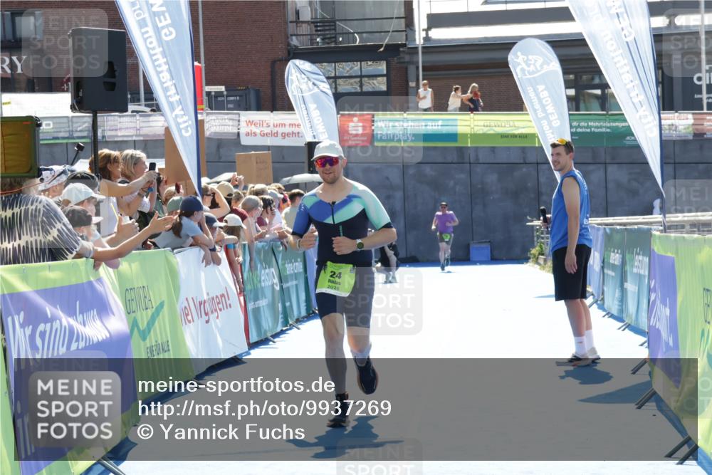 09.08.2026 - GEWOBA Citytriathlon Bremen Yannick Fuchs http://msf.ph/oto/9937269 09.08.2026 15:15:10 Ziel 24, 263 meine-sportfotos.de