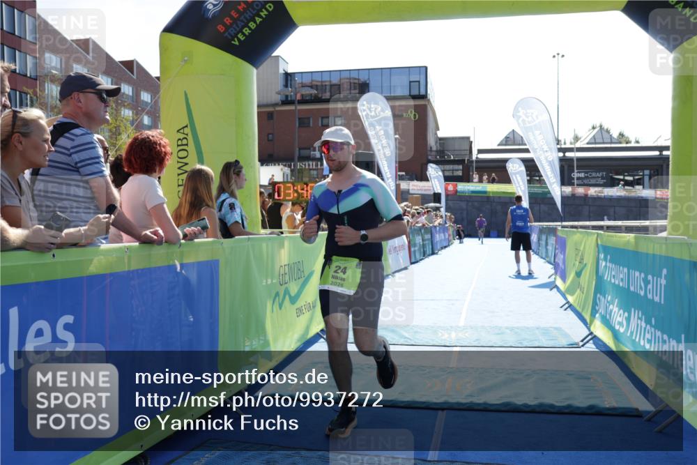 09.08.2026 - GEWOBA Citytriathlon Bremen Yannick Fuchs http://msf.ph/oto/9937272 09.08.2026 15:15:13 Ziel 24 meine-sportfotos.de