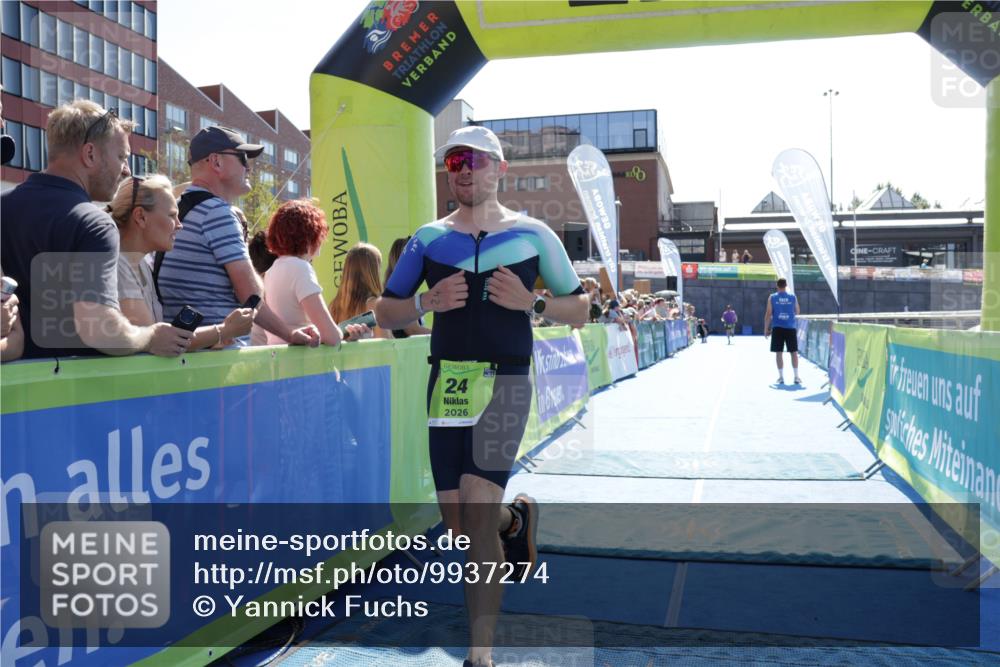 09.08.2026 - GEWOBA Citytriathlon Bremen Yannick Fuchs http://msf.ph/oto/9937274 09.08.2026 15:15:13 Ziel 24 meine-sportfotos.de