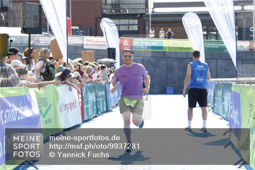 09.08.2026 - GEWOBA Citytriathlon Bremen Yannick Fuchs http://msf.ph/oto/9937281 09.08.2026 15:15:21 Ziel 158 meine-sportfotos.de