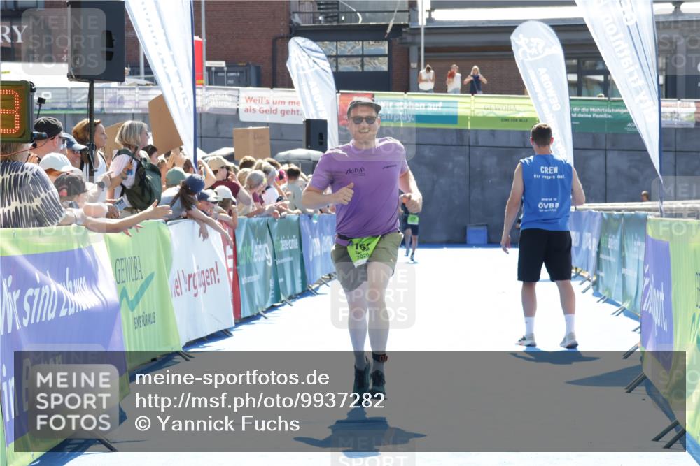 09.08.2026 - GEWOBA Citytriathlon Bremen Yannick Fuchs http://msf.ph/oto/9937282 09.08.2026 15:15:21 Ziel 158 meine-sportfotos.de