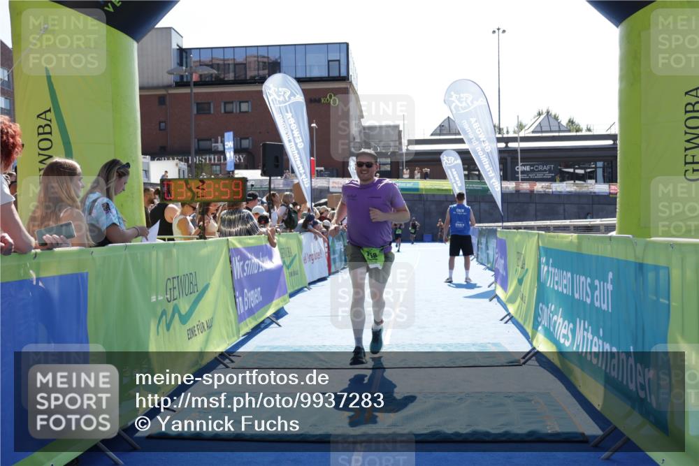 09.08.2026 - GEWOBA Citytriathlon Bremen Yannick Fuchs http://msf.ph/oto/9937283 09.08.2026 15:15:22 Ziel 158 meine-sportfotos.de