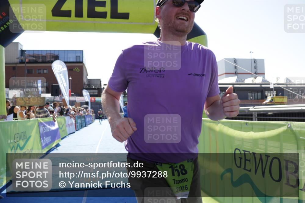 09.08.2026 - GEWOBA Citytriathlon Bremen Yannick Fuchs http://msf.ph/oto/9937288 09.08.2026 15:15:23 Ziel 158 meine-sportfotos.de