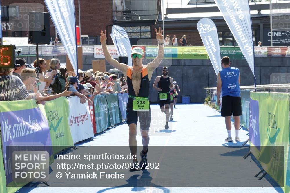 09.08.2026 - GEWOBA Citytriathlon Bremen Yannick Fuchs http://msf.ph/oto/9937292 09.08.2026 15:15:29 Ziel 154, 378 meine-sportfotos.de