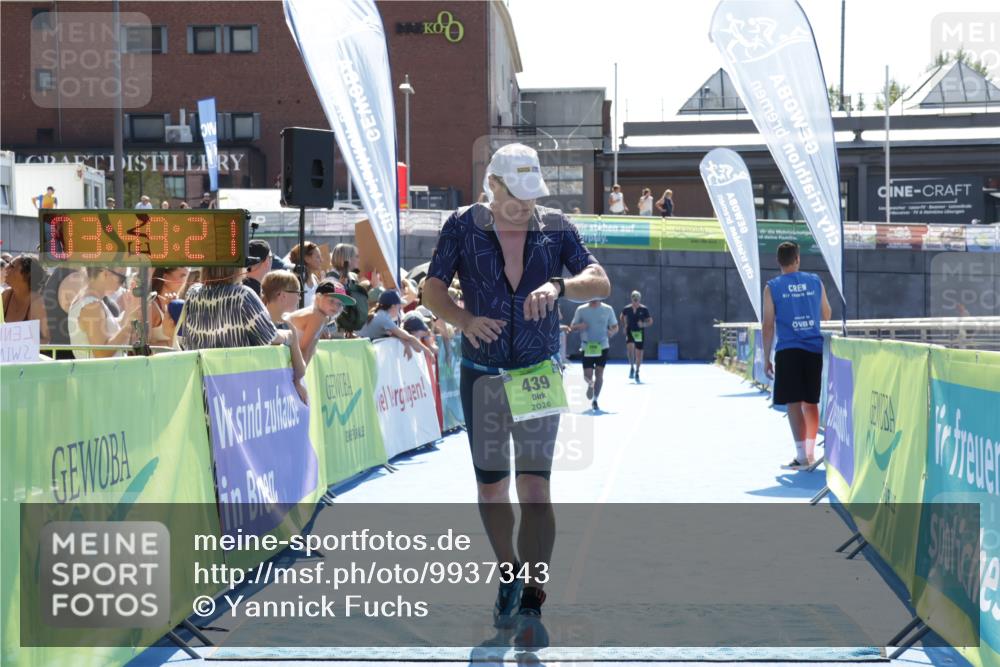 09.08.2026 - GEWOBA Citytriathlon Bremen Yannick Fuchs http://msf.ph/oto/9937343 09.08.2026 15:15:44 Ziel 257 meine-sportfotos.de