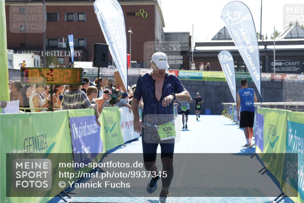 09.08.2026 - GEWOBA Citytriathlon Bremen Yannick Fuchs http://msf.ph/oto/9937345 09.08.2026 15:15:44 Ziel 257 meine-sportfotos.de