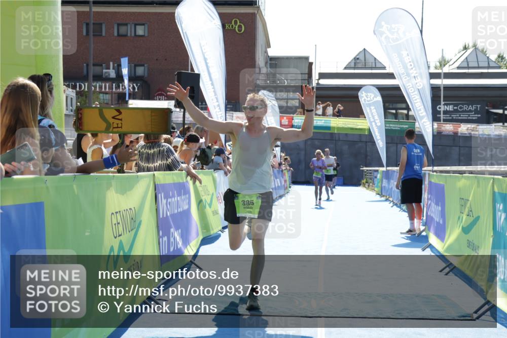09.08.2026 - GEWOBA Citytriathlon Bremen Yannick Fuchs http://msf.ph/oto/9937383 09.08.2026 15:15:57 Ziel 385, 395, 523 meine-sportfotos.de
