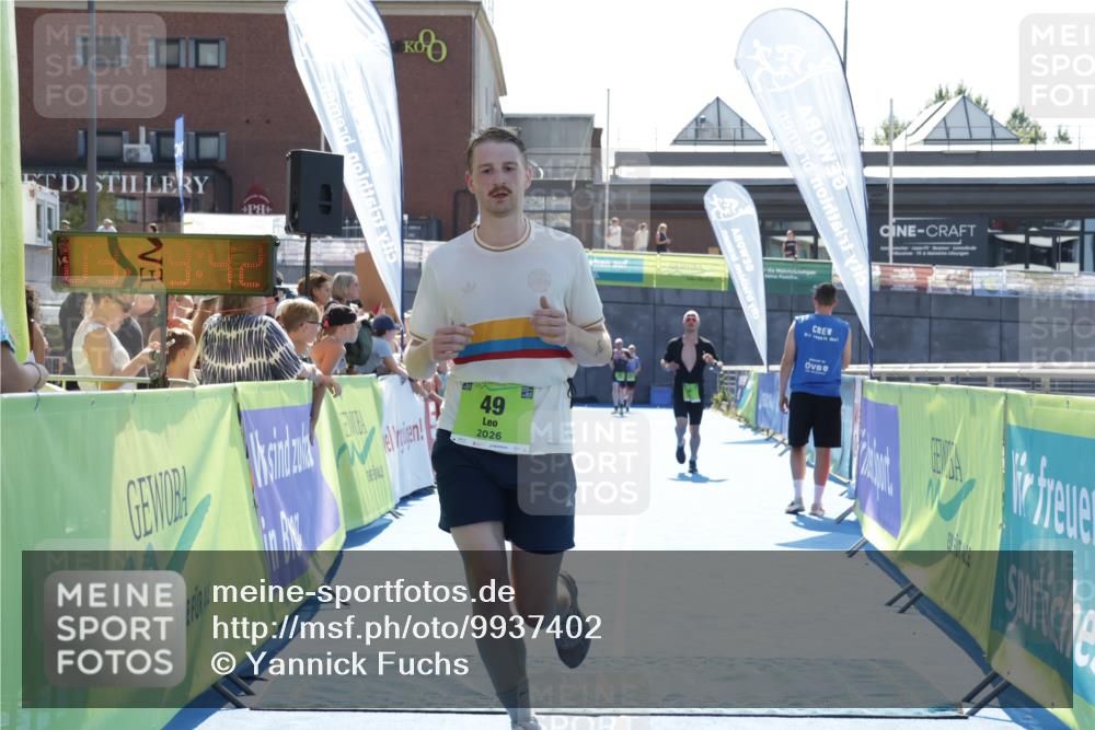 09.08.2026 - GEWOBA Citytriathlon Bremen Yannick Fuchs http://msf.ph/oto/9937402 09.08.2026 15:16:05 Ziel 45, 49, 523 meine-sportfotos.de