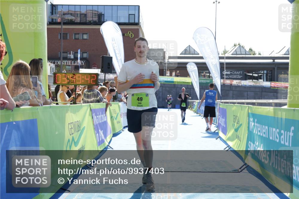 09.08.2026 - GEWOBA Citytriathlon Bremen Yannick Fuchs http://msf.ph/oto/9937403 09.08.2026 15:16:05 Ziel 45, 49, 523 meine-sportfotos.de