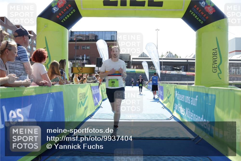09.08.2026 - GEWOBA Citytriathlon Bremen Yannick Fuchs http://msf.ph/oto/9937404 09.08.2026 15:16:05 Ziel 45, 49, 523 meine-sportfotos.de