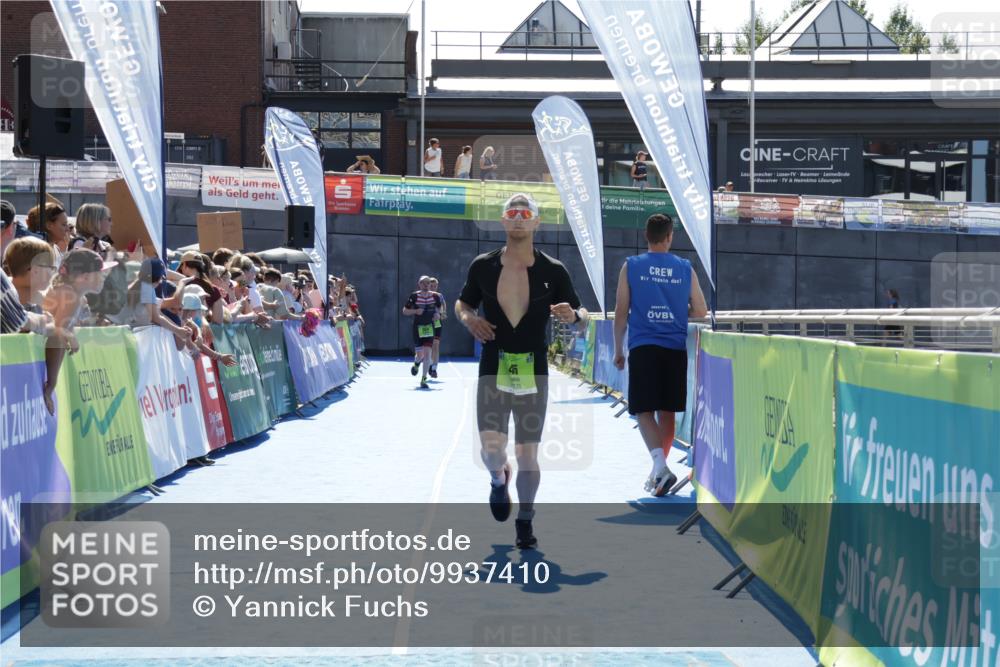 09.08.2026 - GEWOBA Citytriathlon Bremen Yannick Fuchs http://msf.ph/oto/9937410 09.08.2026 15:16:07 Ziel 45, 49, 523 meine-sportfotos.de