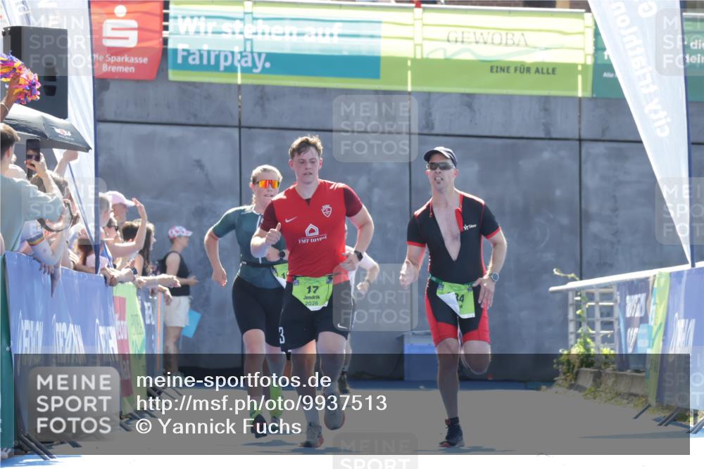 09.08.2026 - GEWOBA Citytriathlon Bremen Yannick Fuchs http://msf.ph/oto/9937513 09.08.2026 15:16:53 Ziel 384 meine-sportfotos.de