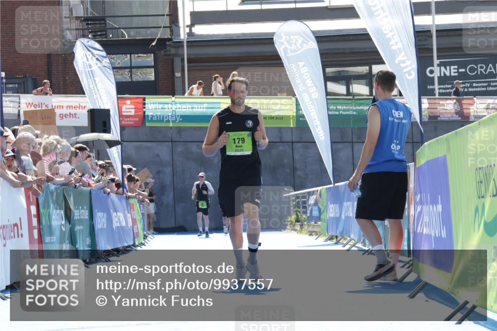 09.08.2026 - GEWOBA Citytriathlon Bremen Yannick Fuchs http://msf.ph/oto/9937557 09.08.2026 15:17:04 Ziel 17, 146, 179, 192, 356 meine-sportfotos.de