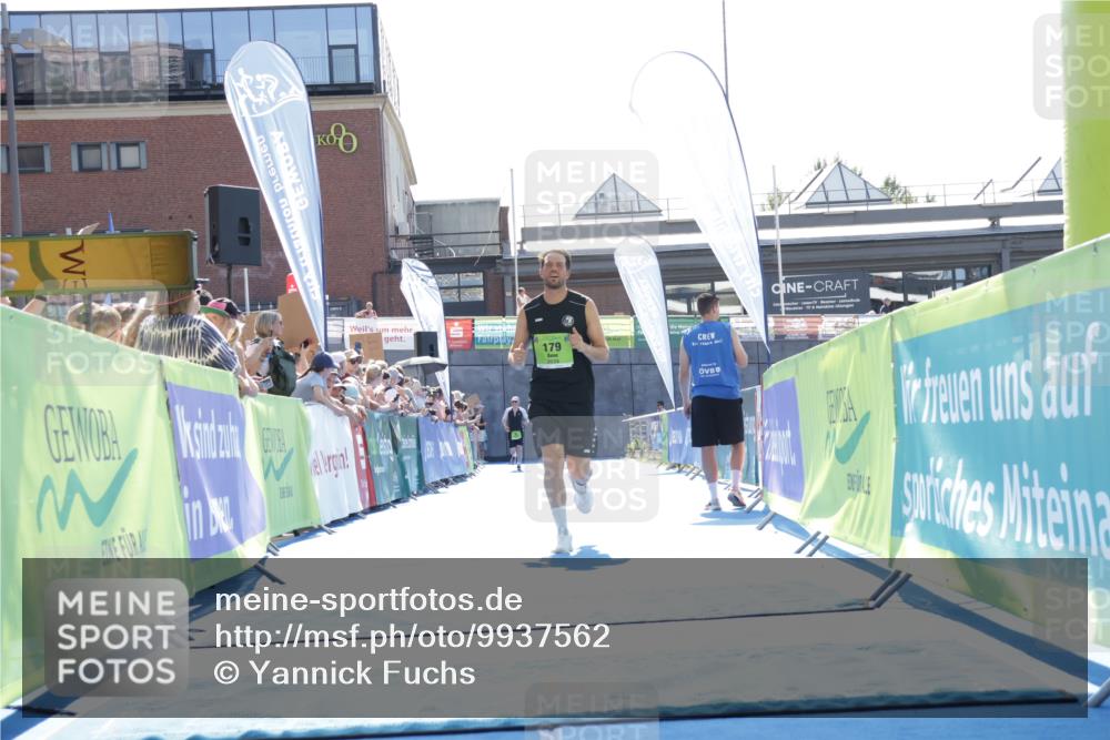 09.08.2026 - GEWOBA Citytriathlon Bremen Yannick Fuchs http://msf.ph/oto/9937562 09.08.2026 15:17:06 Ziel 146, 179 meine-sportfotos.de