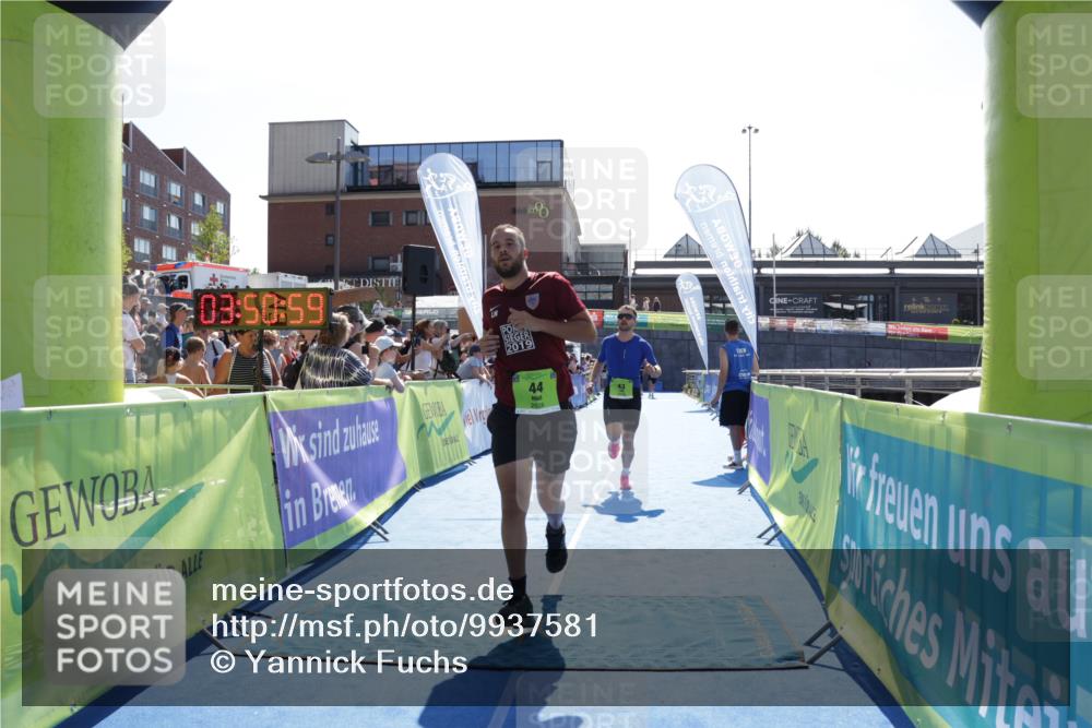 09.08.2026 - GEWOBA Citytriathlon Bremen Yannick Fuchs http://msf.ph/oto/9937581 09.08.2026 15:17:22 Ziel 43, 44 meine-sportfotos.de