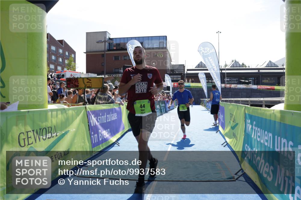 09.08.2026 - GEWOBA Citytriathlon Bremen Yannick Fuchs http://msf.ph/oto/9937583 09.08.2026 15:17:23 Ziel 43, 44 meine-sportfotos.de