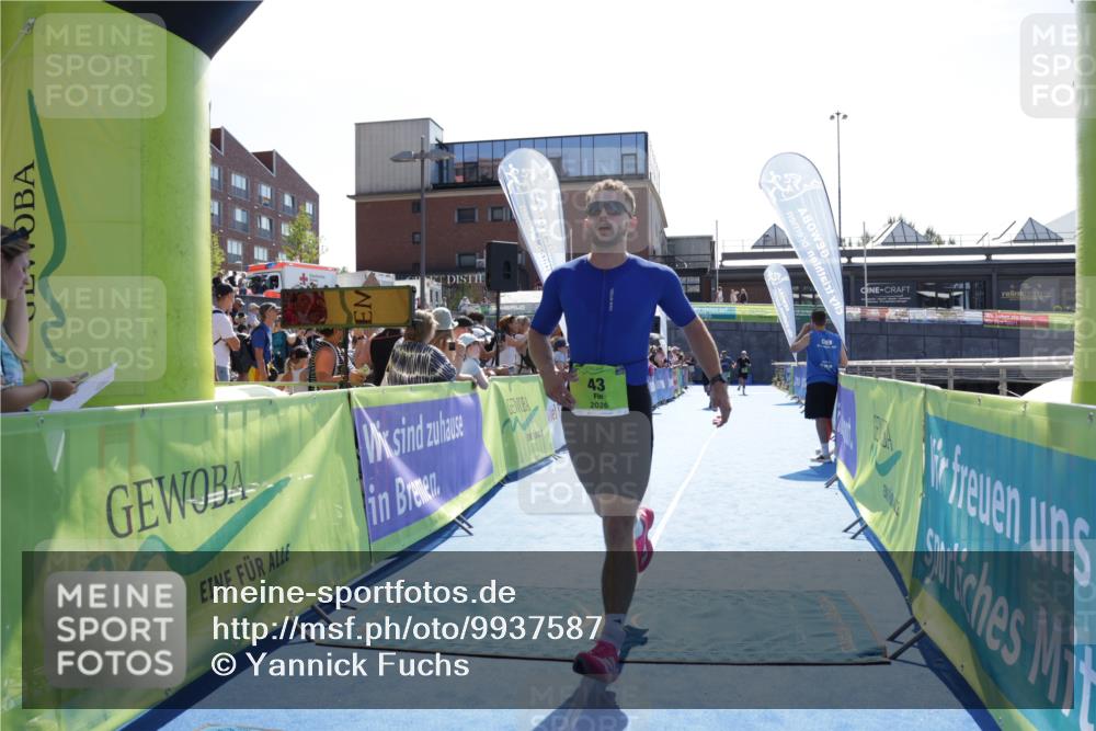 09.08.2026 - GEWOBA Citytriathlon Bremen Yannick Fuchs http://msf.ph/oto/9937587 09.08.2026 15:17:24 Ziel 43, 44 meine-sportfotos.de