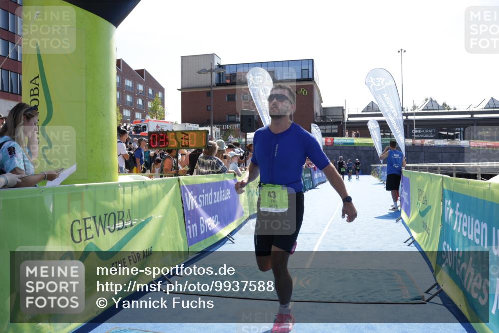 09.08.2026 - GEWOBA Citytriathlon Bremen Yannick Fuchs http://msf.ph/oto/9937588 09.08.2026 15:17:24 Ziel 43, 44 meine-sportfotos.de