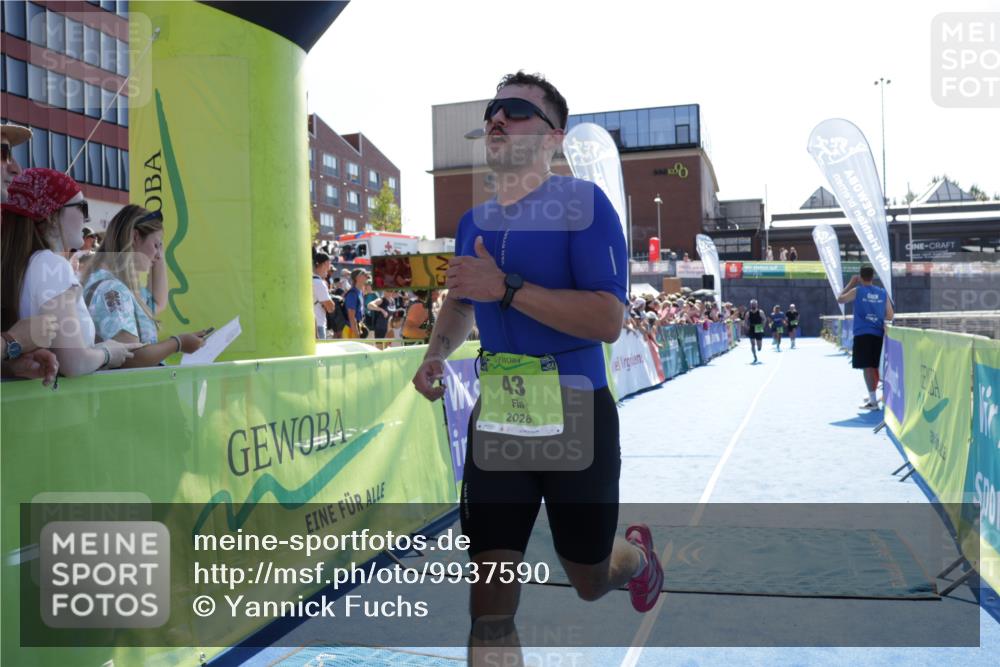 09.08.2026 - GEWOBA Citytriathlon Bremen Yannick Fuchs http://msf.ph/oto/9937590 09.08.2026 15:17:24 Ziel 43, 44 meine-sportfotos.de