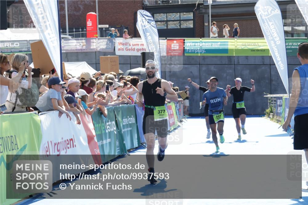 09.08.2026 - GEWOBA Citytriathlon Bremen Yannick Fuchs http://msf.ph/oto/9937593 09.08.2026 15:17:27 Ziel 43, 44, 377, 441 meine-sportfotos.de