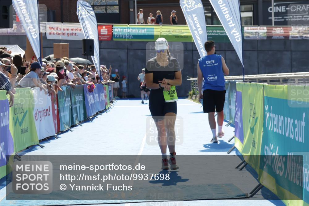 09.08.2026 - GEWOBA Citytriathlon Bremen Yannick Fuchs http://msf.ph/oto/9937698 09.08.2026 15:18:32 Ziel 220, 260 meine-sportfotos.de