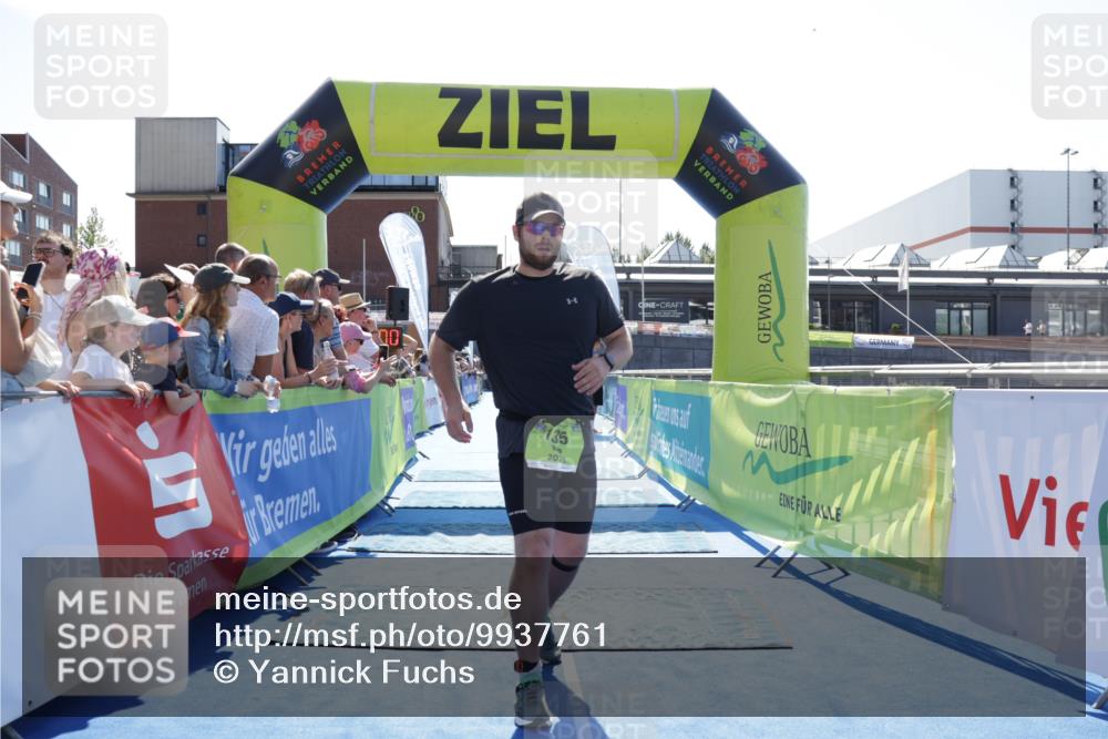09.08.2026 - GEWOBA Citytriathlon Bremen Yannick Fuchs http://msf.ph/oto/9937761 09.08.2026 15:19:23 Ziel 135 meine-sportfotos.de