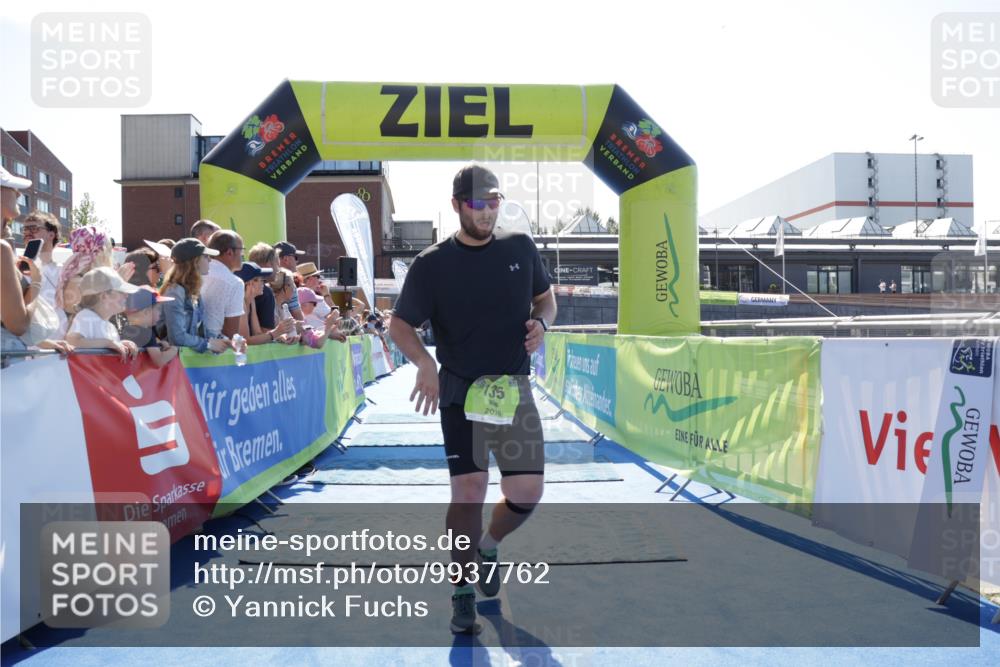 09.08.2026 - GEWOBA Citytriathlon Bremen Yannick Fuchs http://msf.ph/oto/9937762 09.08.2026 15:19:23 Ziel 135 meine-sportfotos.de