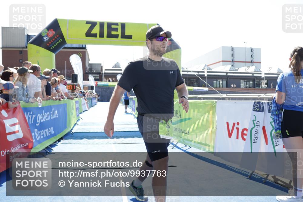 09.08.2026 - GEWOBA Citytriathlon Bremen Yannick Fuchs http://msf.ph/oto/9937763 09.08.2026 15:19:24 Ziel 135 meine-sportfotos.de