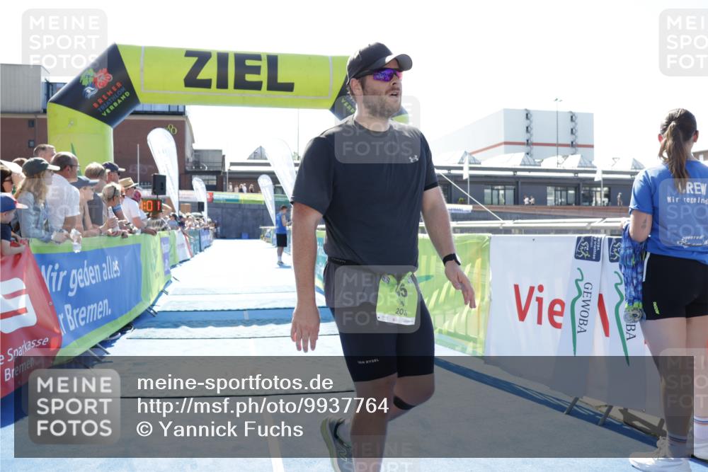 09.08.2026 - GEWOBA Citytriathlon Bremen Yannick Fuchs http://msf.ph/oto/9937764 09.08.2026 15:19:24 Ziel 135 meine-sportfotos.de