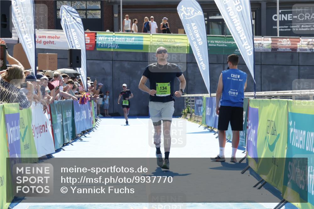 09.08.2026 - GEWOBA Citytriathlon Bremen Yannick Fuchs http://msf.ph/oto/9937770 09.08.2026 15:19:41 Ziel 134 meine-sportfotos.de