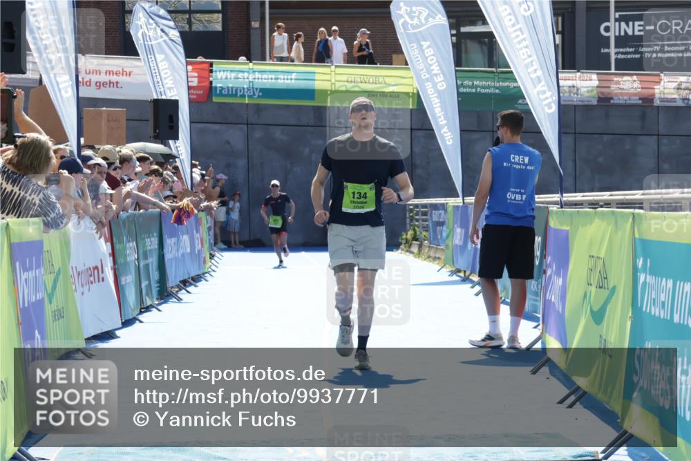 09.08.2026 - GEWOBA Citytriathlon Bremen Yannick Fuchs http://msf.ph/oto/9937771 09.08.2026 15:19:41 Ziel 134 meine-sportfotos.de