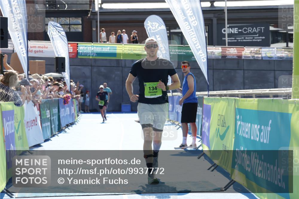 09.08.2026 - GEWOBA Citytriathlon Bremen Yannick Fuchs http://msf.ph/oto/9937772 09.08.2026 15:19:42 Ziel 134 meine-sportfotos.de