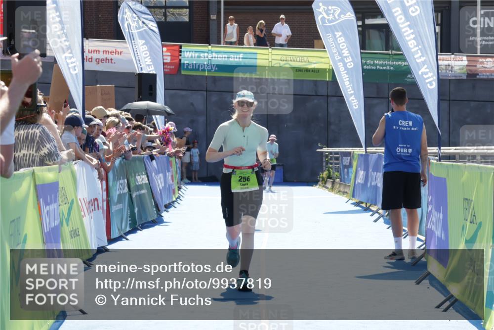 09.08.2026 - GEWOBA Citytriathlon Bremen Yannick Fuchs http://msf.ph/oto/9937819 09.08.2026 15:20:40 Ziel 240, 256, 352 meine-sportfotos.de