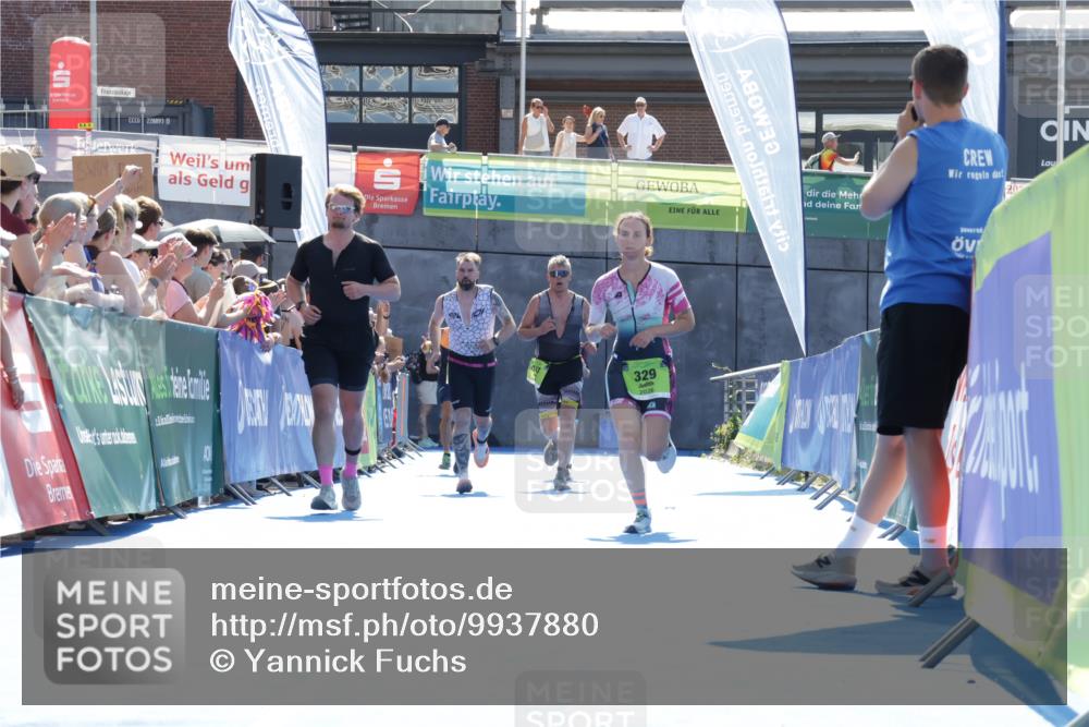 09.08.2026 - GEWOBA Citytriathlon Bremen Yannick Fuchs http://msf.ph/oto/9937880 09.08.2026 15:21:25 Ziel 329 meine-sportfotos.de