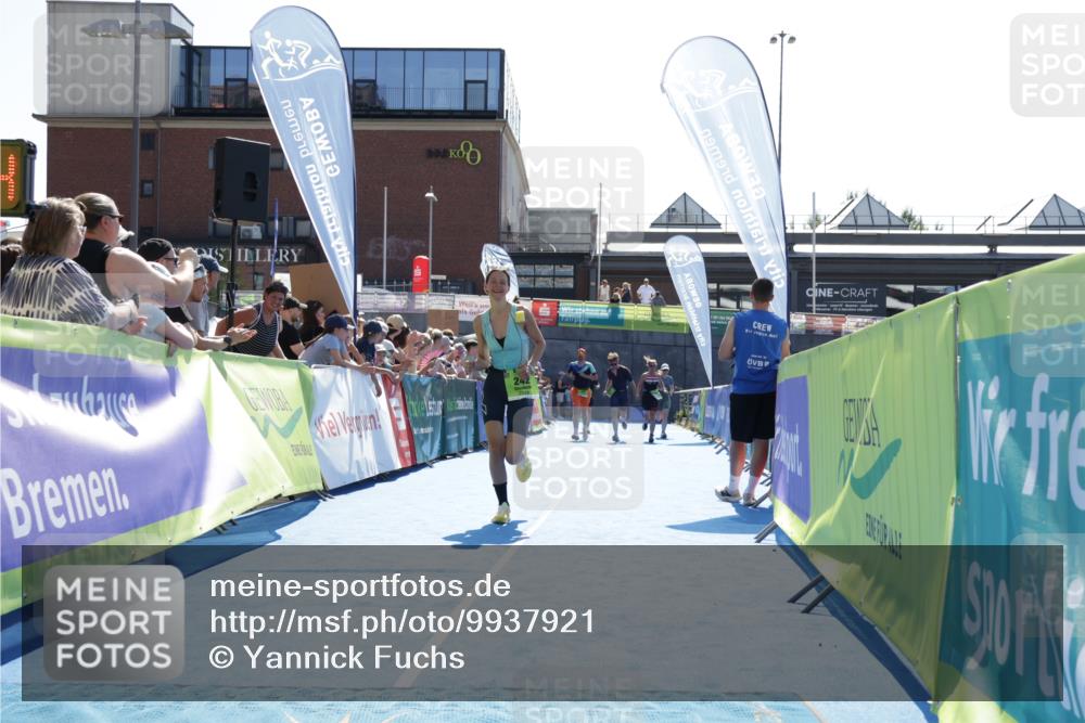 09.08.2026 - GEWOBA Citytriathlon Bremen Yannick Fuchs http://msf.ph/oto/9937921 09.08.2026 15:21:47 Ziel 242 meine-sportfotos.de