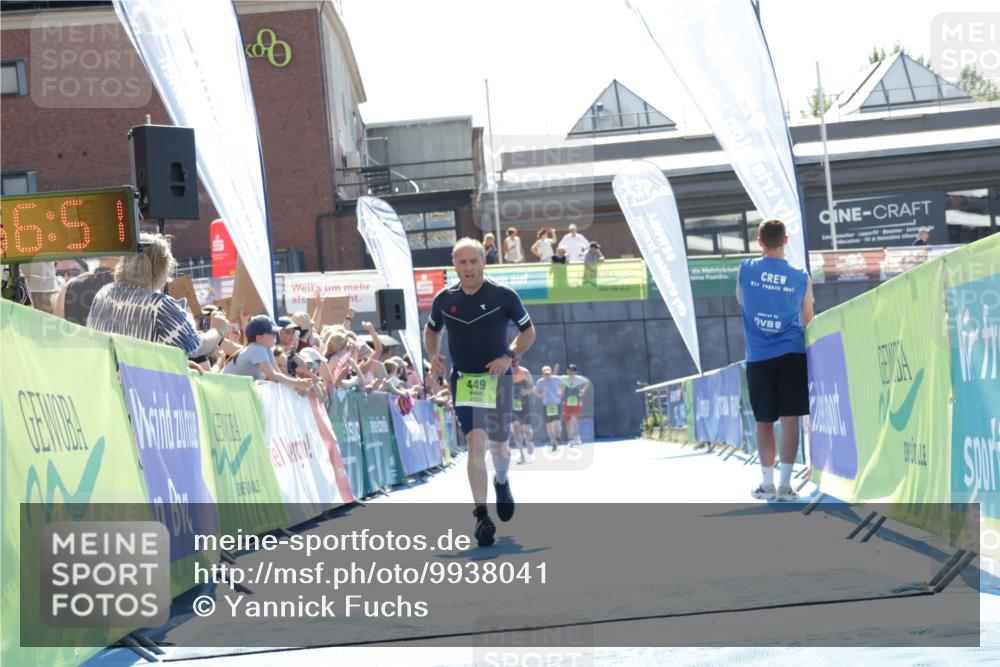 09.08.2026 - GEWOBA Citytriathlon Bremen Yannick Fuchs http://msf.ph/oto/9938041 09.08.2026 15:23:14 Ziel 449 meine-sportfotos.de
