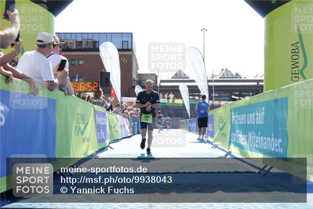 09.08.2026 - GEWOBA Citytriathlon Bremen Yannick Fuchs http://msf.ph/oto/9938043 09.08.2026 15:23:15 Ziel 449 meine-sportfotos.de