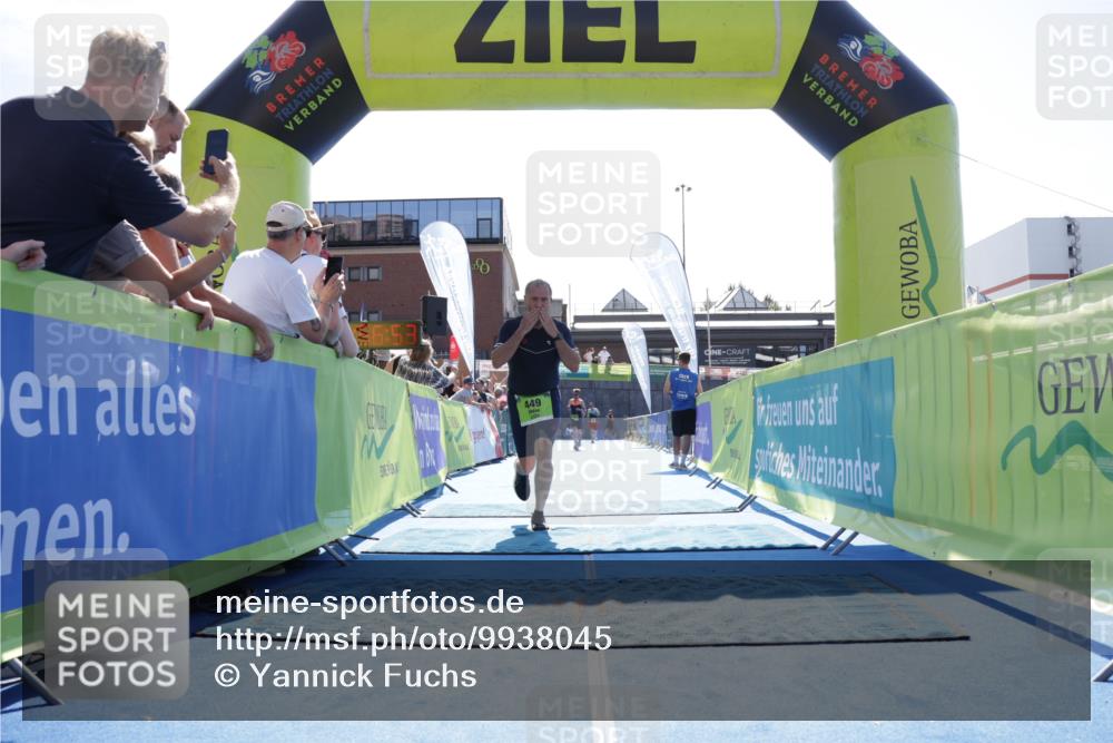 09.08.2026 - GEWOBA Citytriathlon Bremen Yannick Fuchs http://msf.ph/oto/9938045 09.08.2026 15:23:16 Ziel 449 meine-sportfotos.de