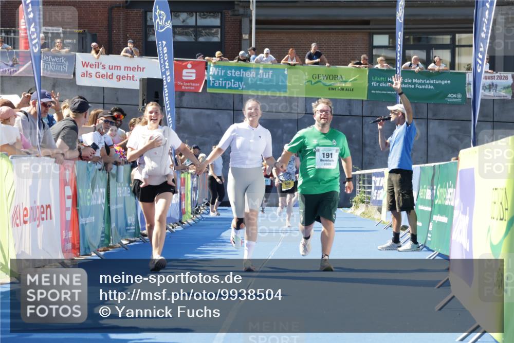 09.08.2026 - GEWOBA Citytriathlon Bremen Yannick Fuchs http://msf.ph/oto/9938504 09.08.2026 11:42:50 Ziel 305 meine-sportfotos.de